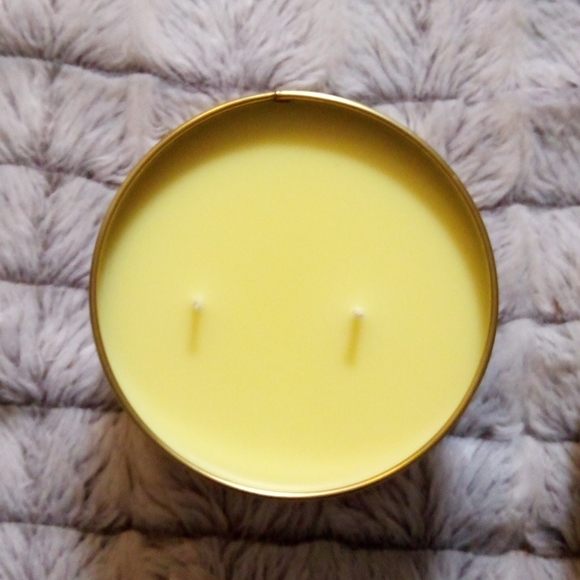 Debi Lilly Candle - Picture 3 of 3